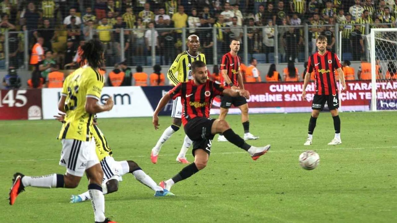 Eski hakemler Fenerbahçe Gençlerbirliği maçındaki hakem kararlarını değerlendirdi: Penaltı olmalıydı!