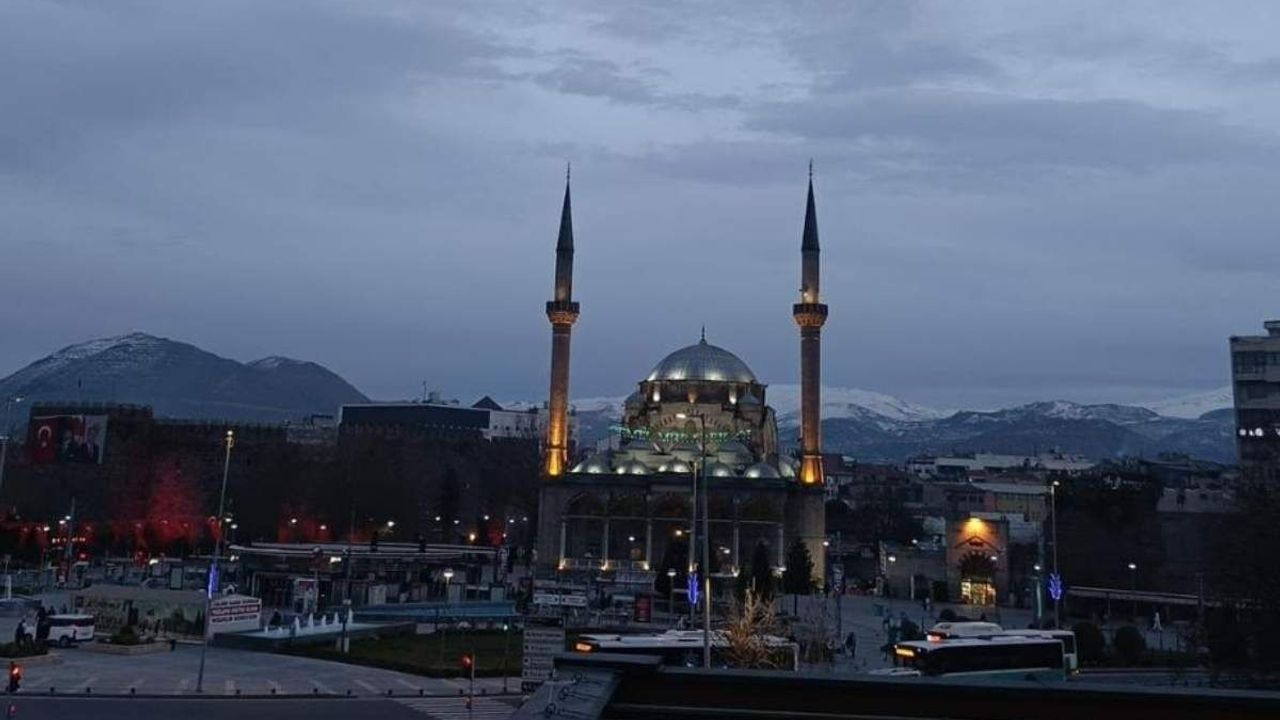 Kayseri’de 3 günlük yağış sonrası hava değişiyor! Pazartesi sıcaklıklar yeniden yükselecek