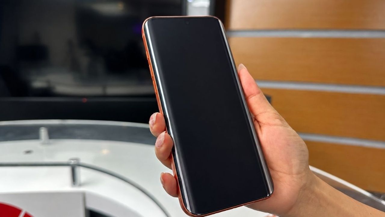 iPhone 20 geliyor: Çentik ekran kalkacak, kavisli ekran eklenecek