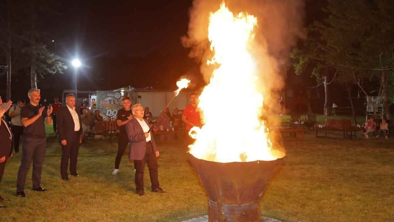 Sarımsaklı Aile Doğa Kampı’nda kamp ateşini Başkan Büyükkılıç yaktı