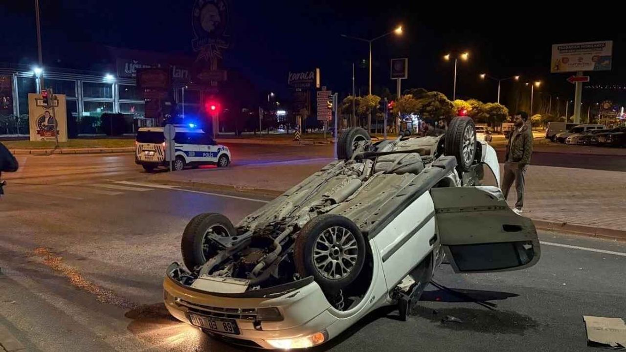 Kayseri Erkilet Bulvarı'nda kamyona çarpan otomobil takla attı