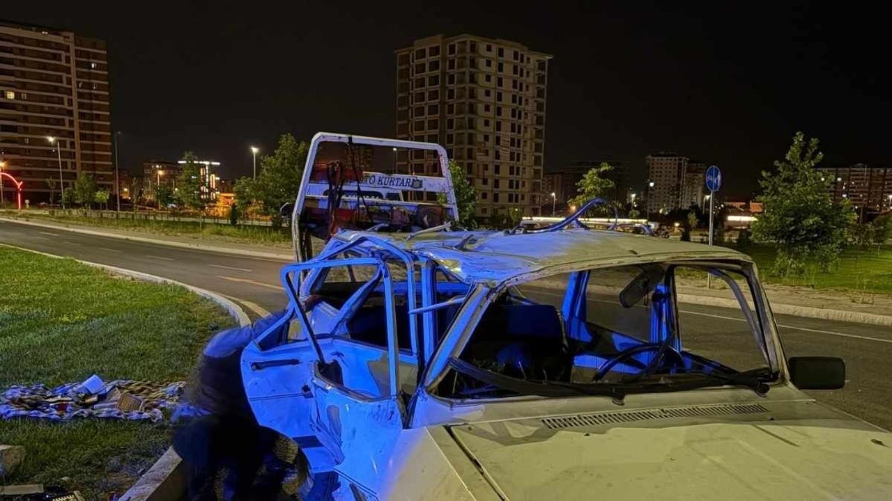 Kayseri Hulusi Akar Bulvarı’nda trafik kazası: 4 yaralı