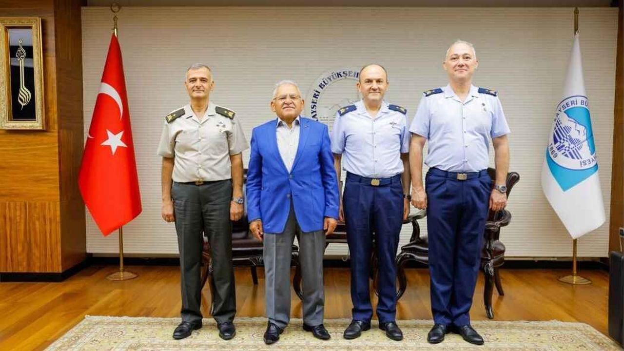 Kayseri’de görev süresi dolan komutanlar, Başkan Büyükkılıç’a veda etti!