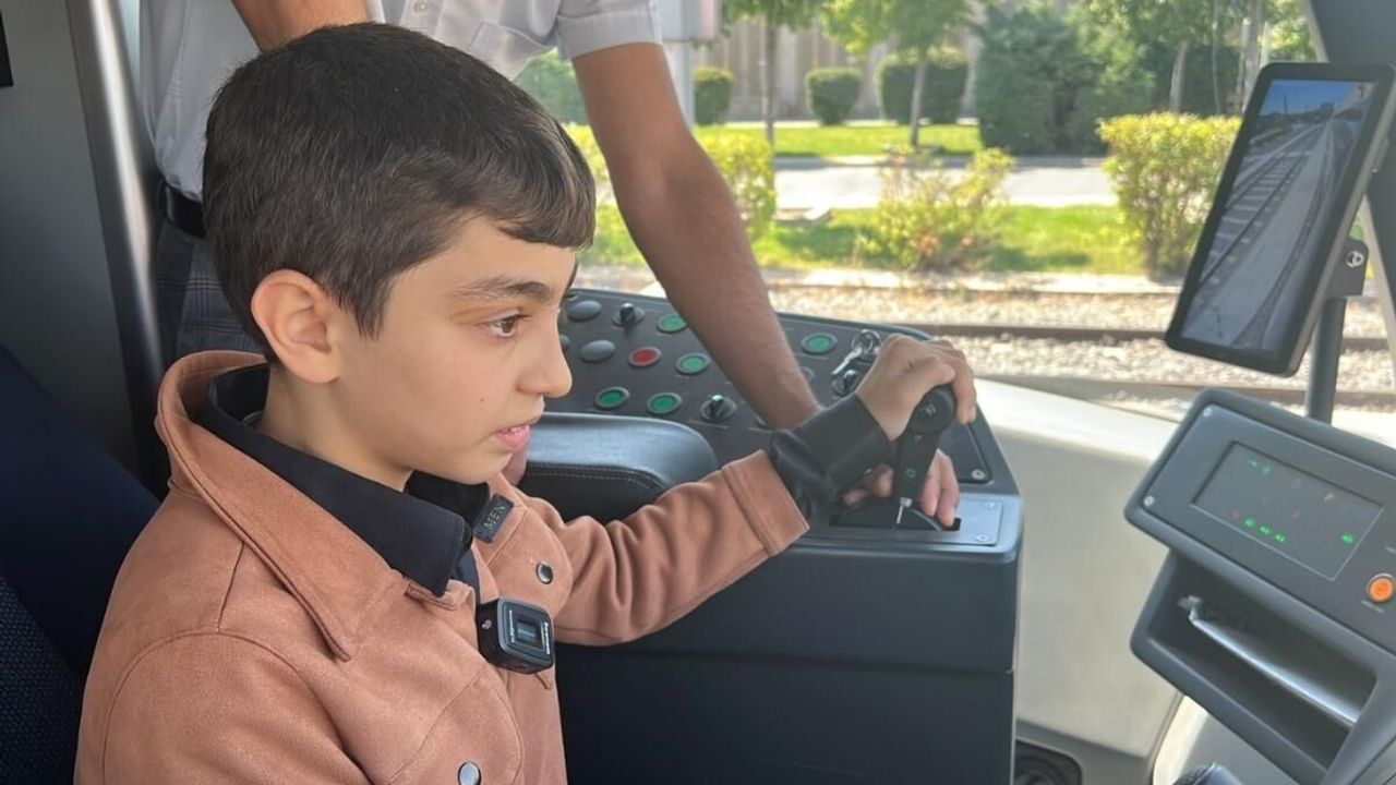 Kayseri'de 13 yaşındaki Miraç'ın tramvay hayali gerçek oldu