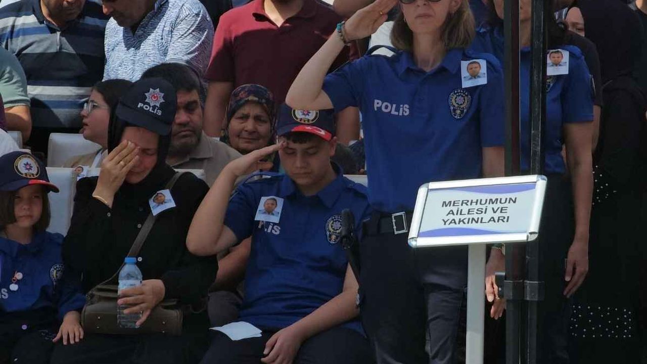 Kayseri'de vefat eden polis memuru Serkan Duru için tören düzenlendi: Oğlu asker selamı ile uğurladı
