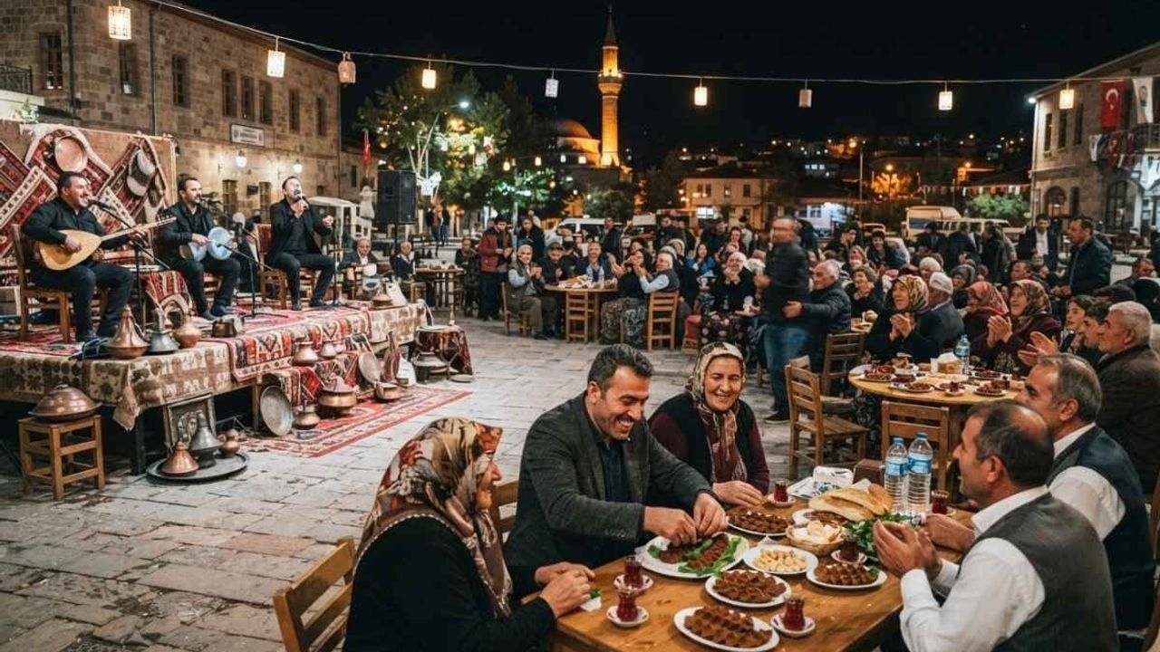 Kayseri’de sıra gecesi coşkusu! Türkülerle çiğköfte buluşması