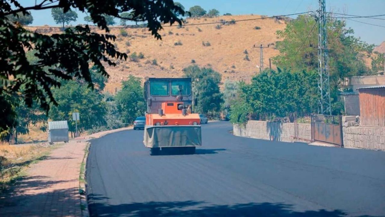 Kayseri’de 25 milyon TL’lik asfalt yatırımı! Başkan Büyükkılıç çalışmaları inceledi