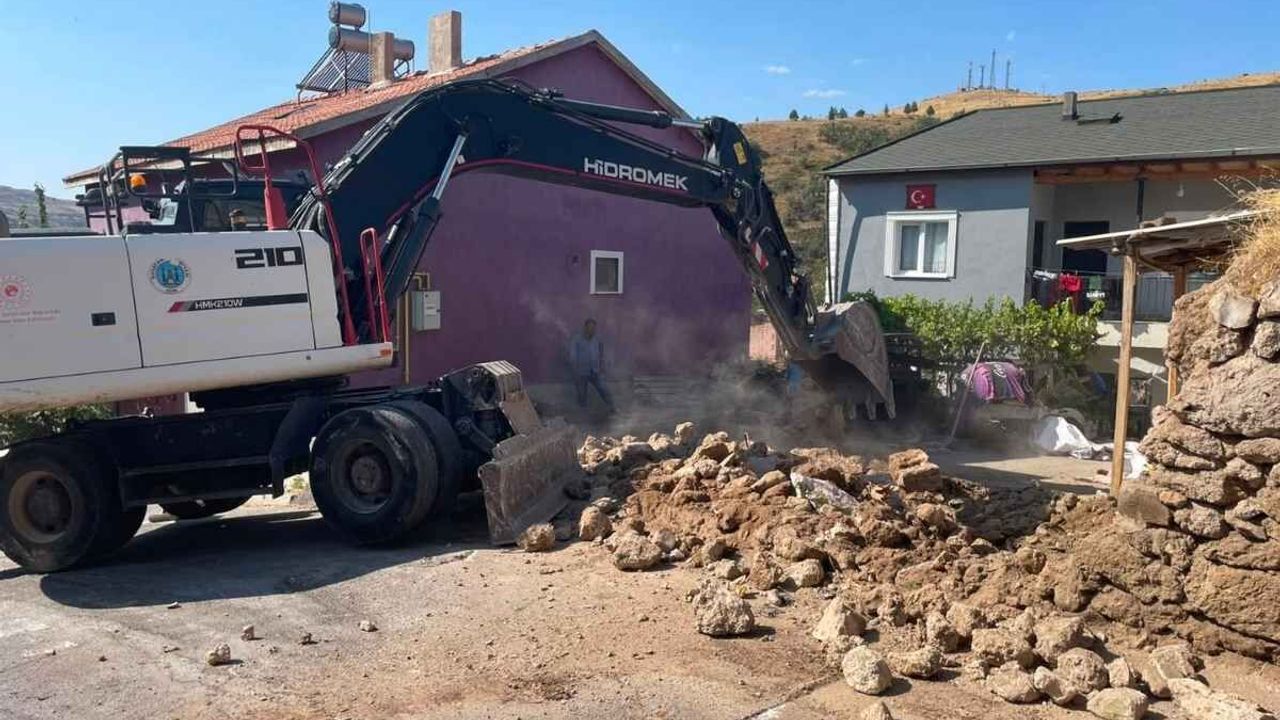 Kayseri’de metruk binalar yıkılmaya başlandı!