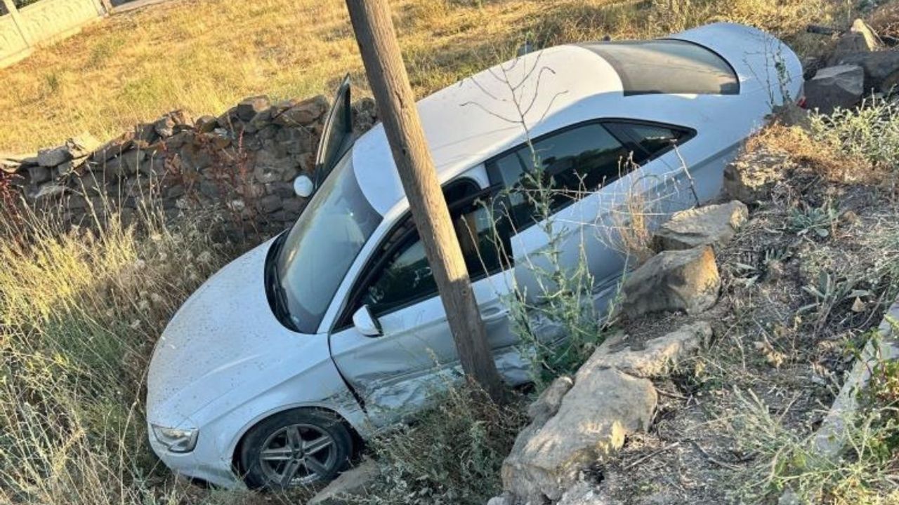 Tomarza’da otomobil araziye daldı: 2 yaralı