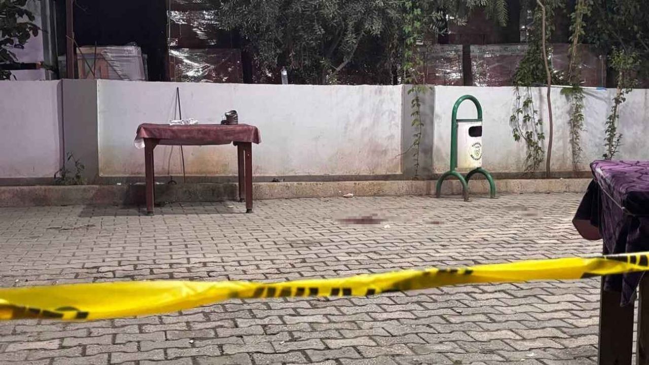 Adana’da husumetli iki aile kahvehanede çatıştı: 1 ölü 5 yaralı