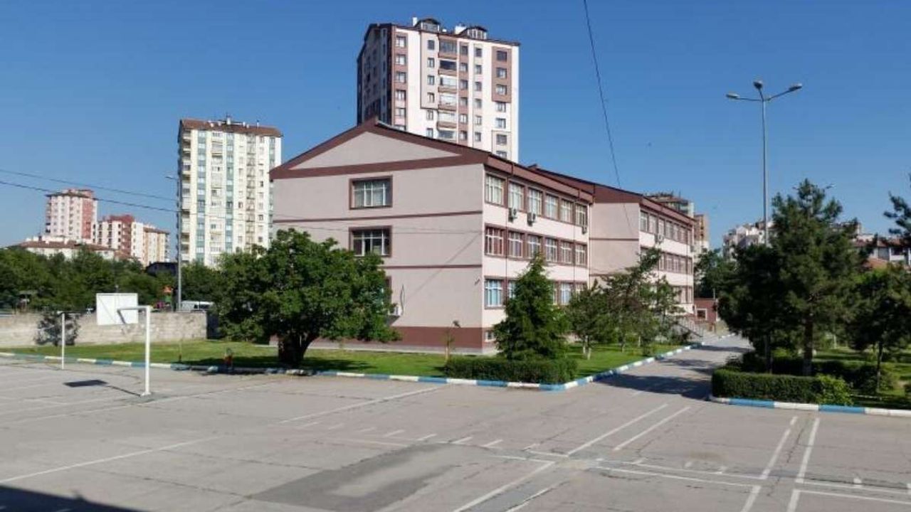 Kayseri'nin gururu oldular! Hürriyet Mesleki ve Teknik Anadolu Lisesi Türkiye 7'ncisi oldu!