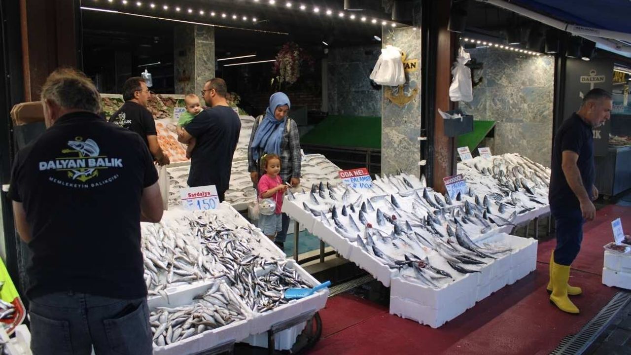 Kayseri’de balık sezonu bereketli başladı! Fiyatlar vatandaşın yüzünü güldürdü