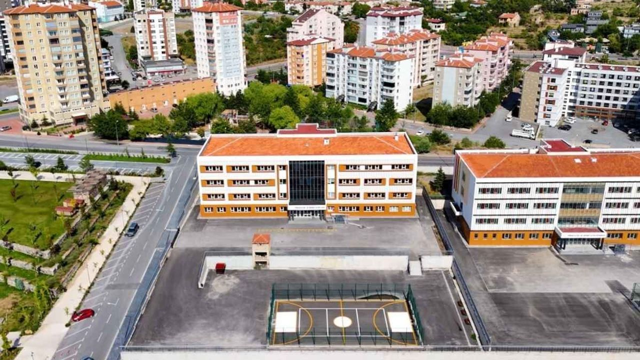 Kayseri Büyükşehir’den 3 okula dokunuş: Çehresi değişti!