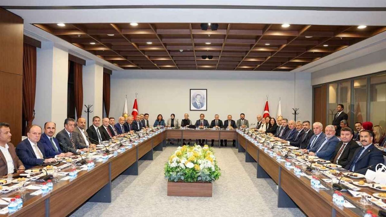 AK Partili belediye başkanları Ankara’da toplandı: Büyükkılıç’tan hizmet mesajı!