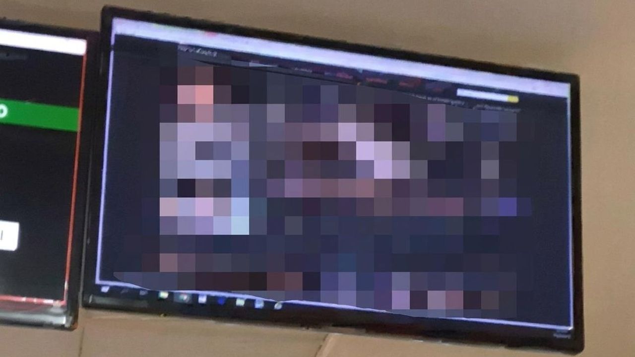 Düzce Üniversitesi Hastanesi'nde yer yerinden oynadı! Ekranında yetişkin filmi oynatıldı!