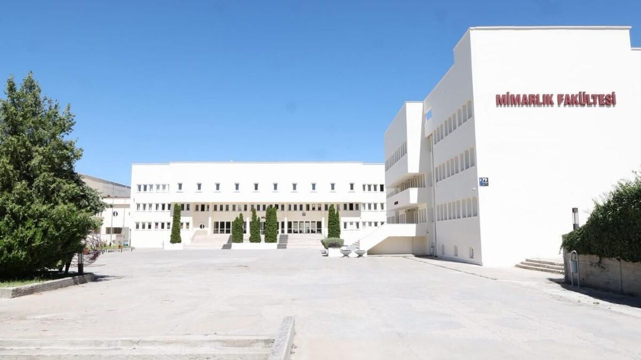 Erciyes Üniversitesi Mimarlık Fakültesi’nde tadilat tamamlandı! Göz kamaştırdı!