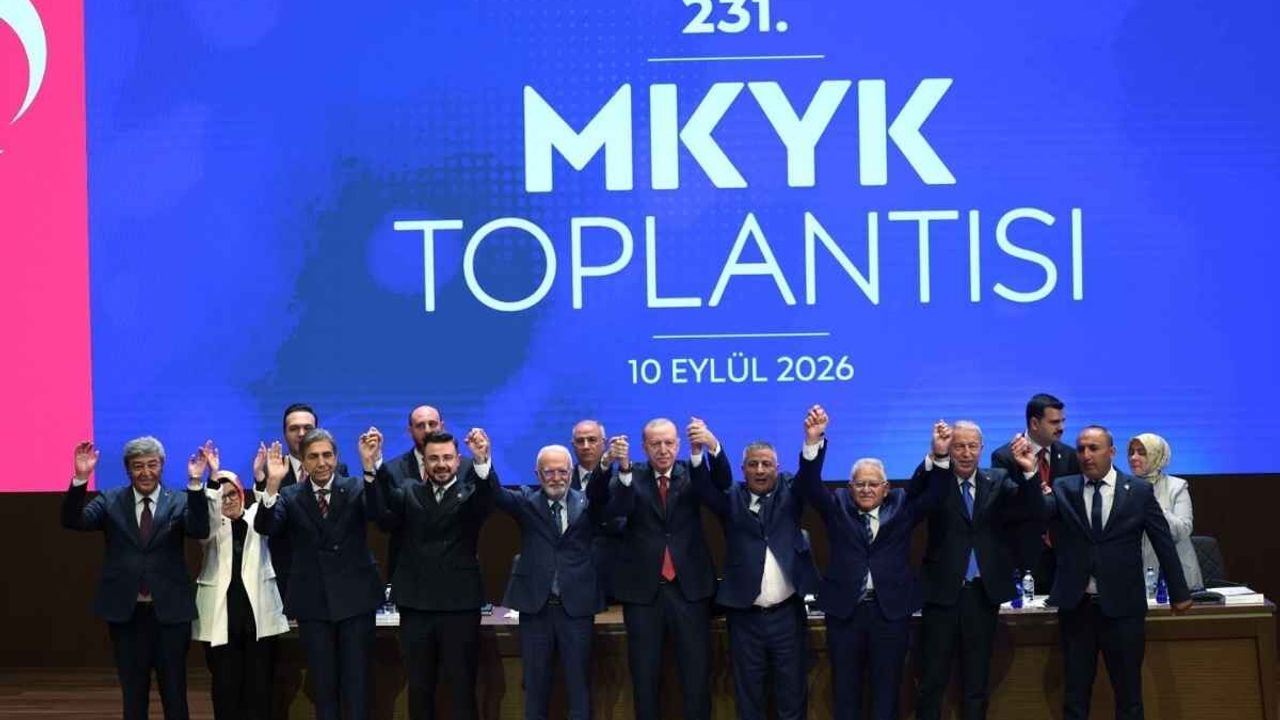 Erdoğan rozetlerini taktı! Kayseri’den iki belediye başkanı AK Parti’ye katıldı