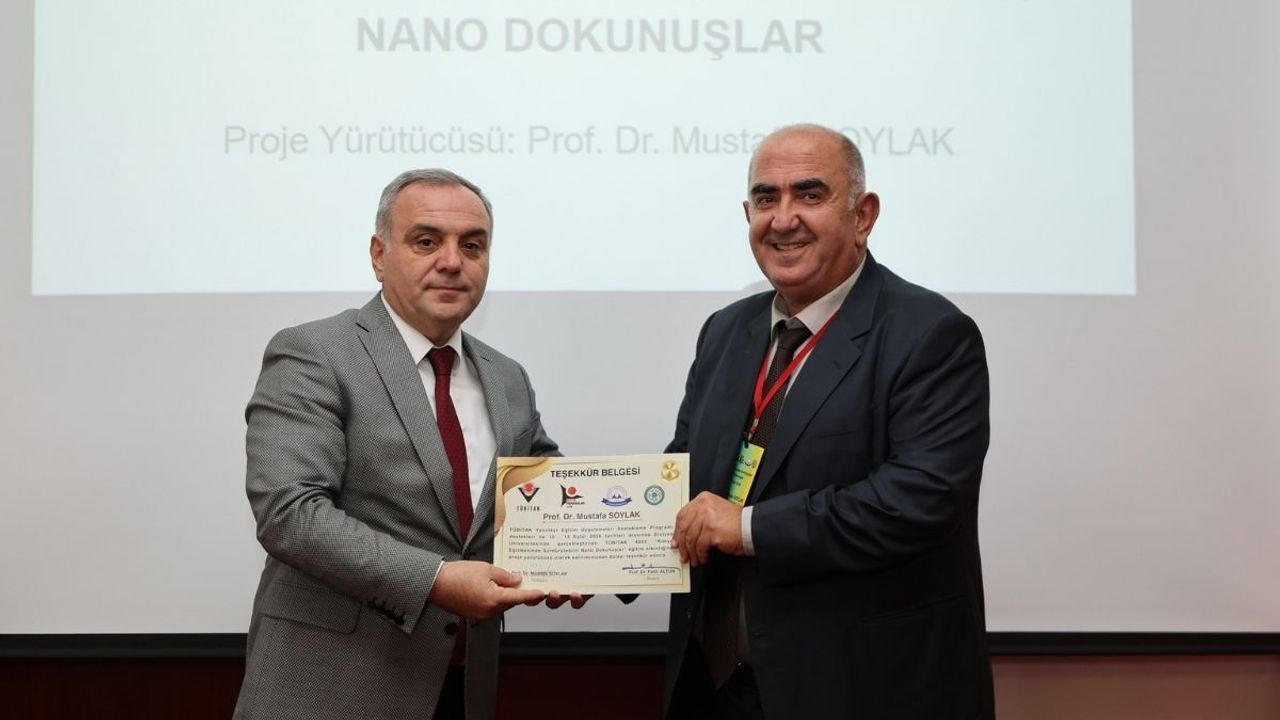 Kimya öğretmenleri Kayseri'de buluştu: Eğitimin adresi Erciyes Üniversitesi oldu!