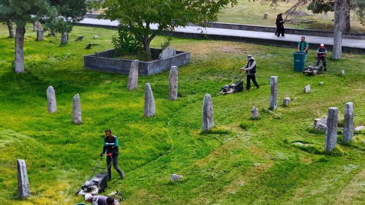 Kayseri’de yeşil alanlarda bakım seferberliği!