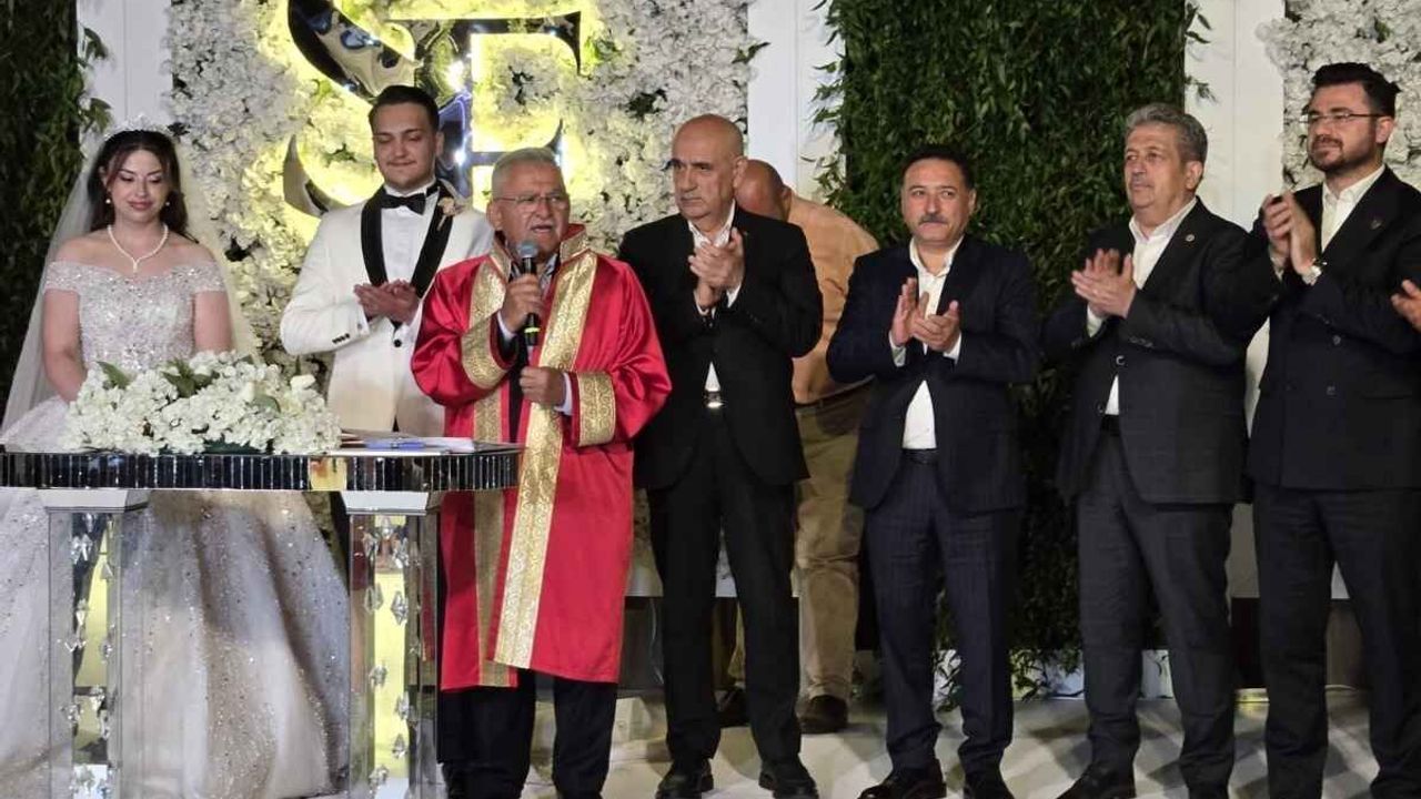 Kayserili iş insanının oğlu evlendi! Görkemli düğüne siyaset ve iş dünyası akın etti