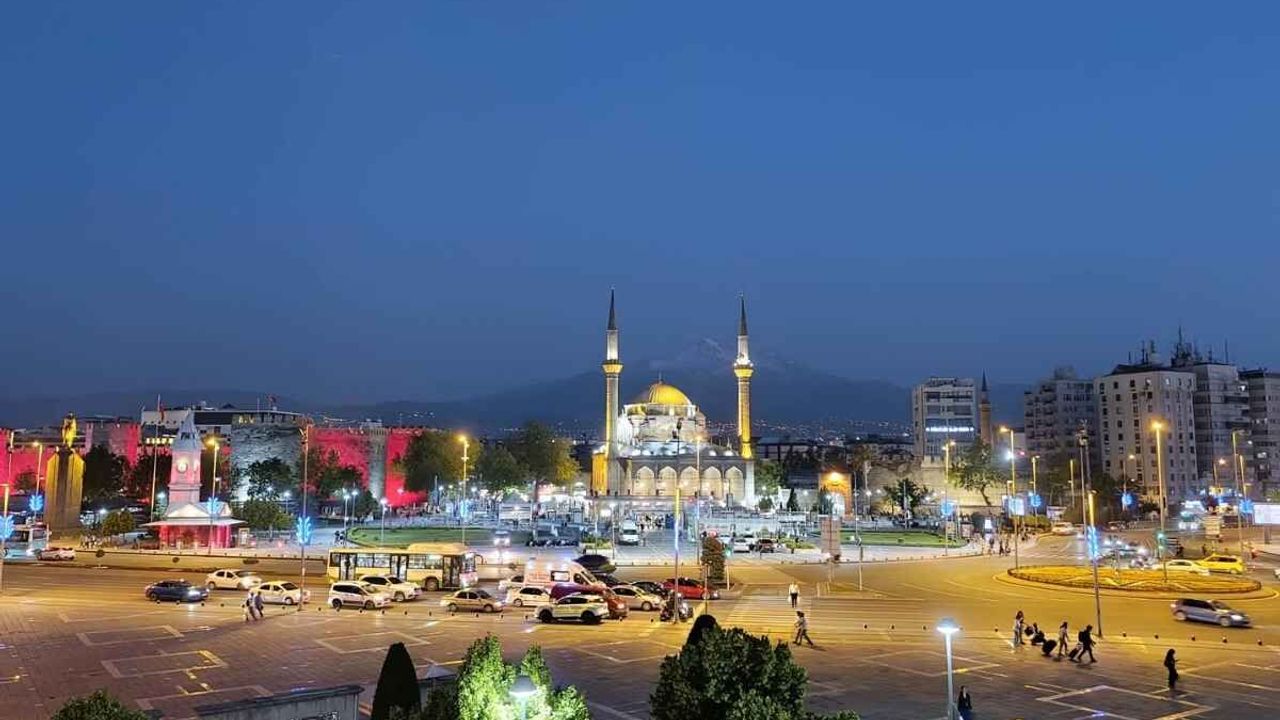 Kayseri’de sağanak başladı, Cuma gününe dikkat! Meteoroloji gün gün açıkladı