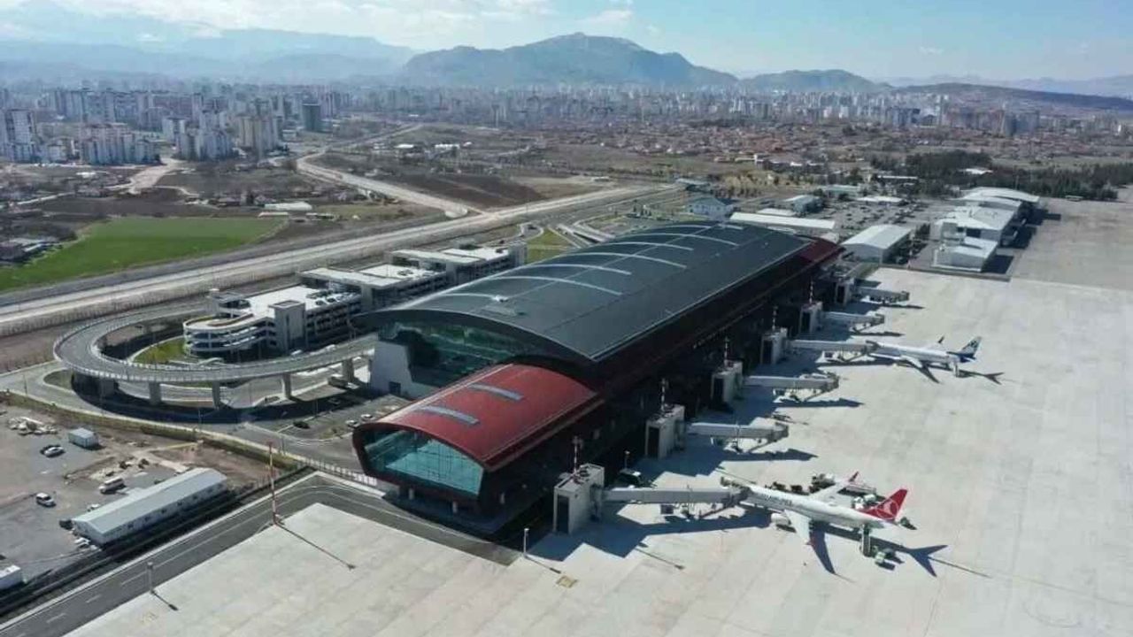 Kayseri Havalimanı 1 ayda 303 bin yolcuyu ağırladı!