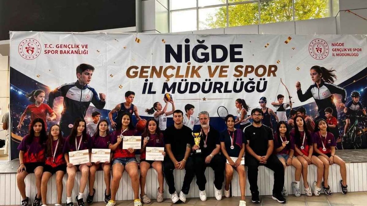 Kayseri Kadın Su Topu Takımı’ndan Türkiye ikinciliği başarısı