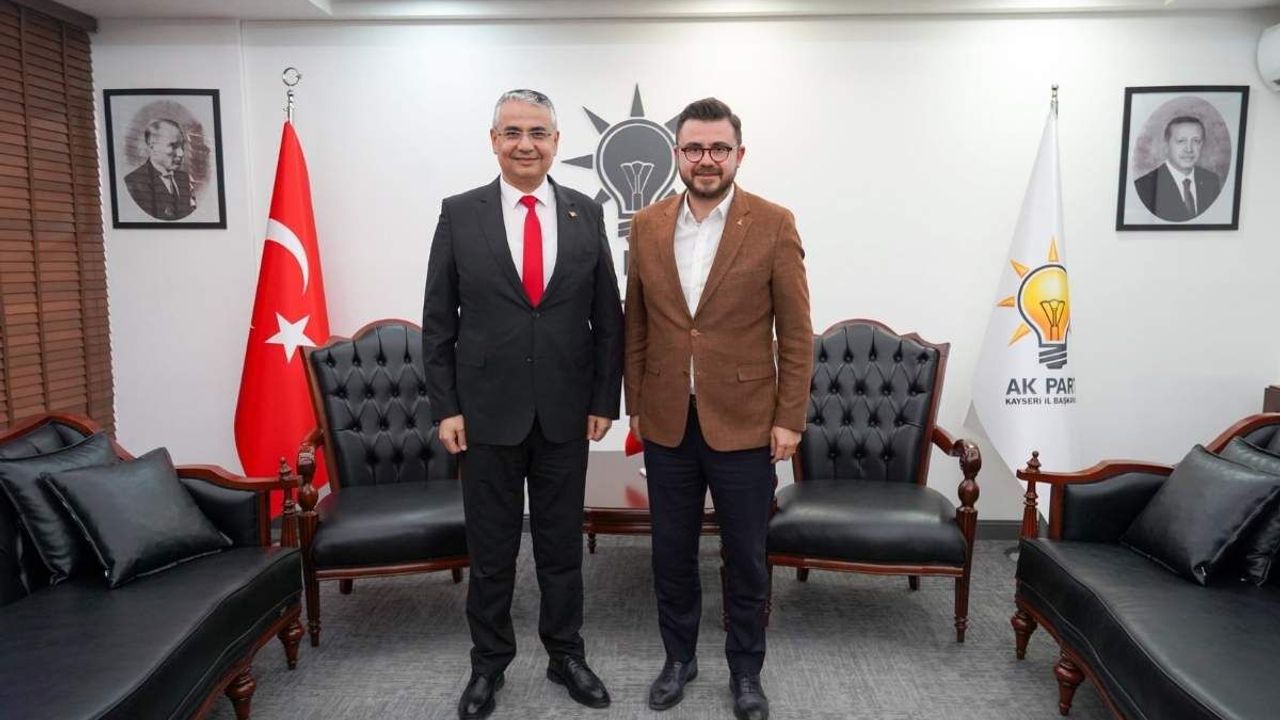 Geçtiğimiz günlerde Kayseri'ye atanmıştı! Yeni SGK İl Müdürü Ahmet Kale'den AK Parti'ye ziyaret!