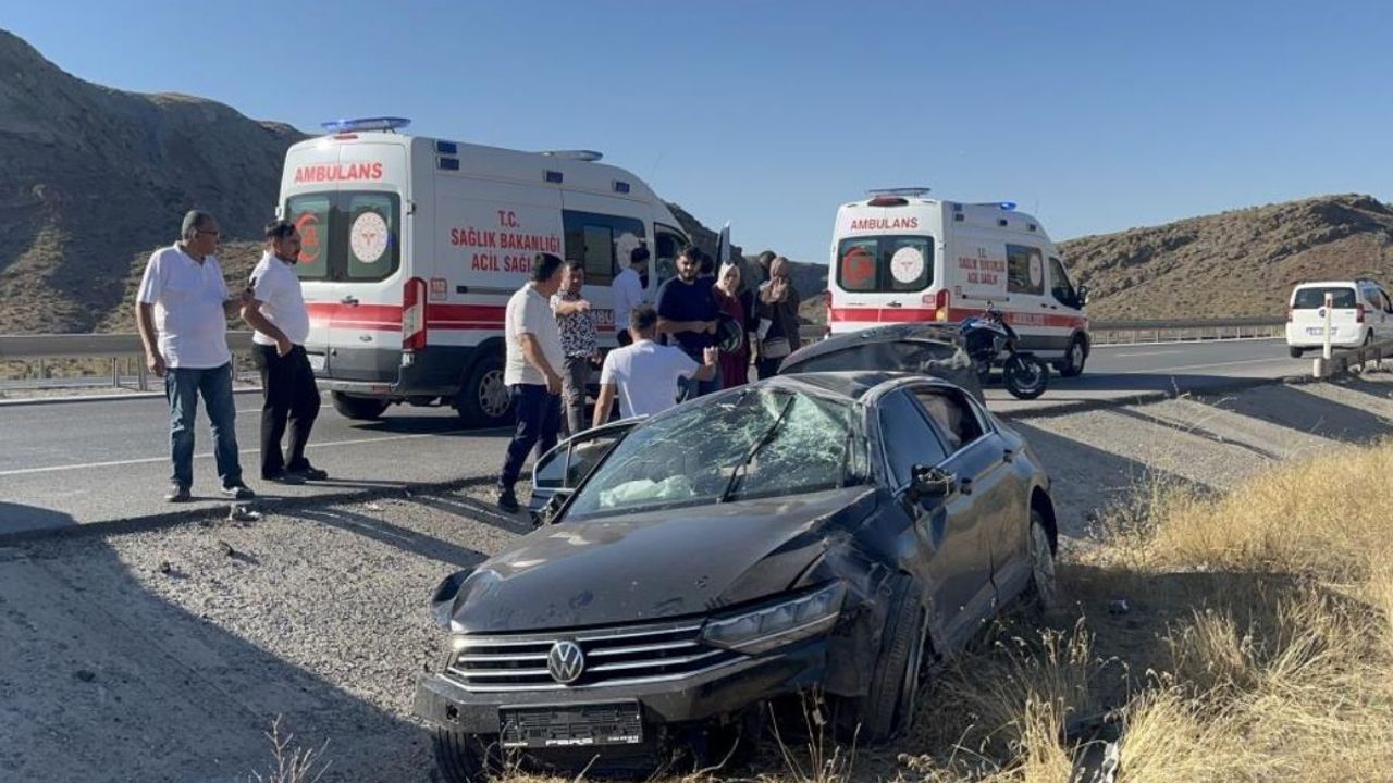 Sivas-Kayseri yolunda otomobil şarampole çıktı: 5 yaralı