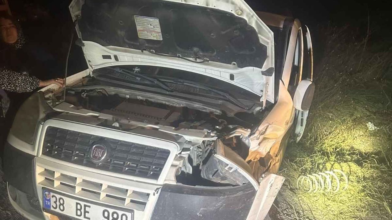 Kayseri’de iki araç kafa kafaya çarpıştı! 2 yaralı