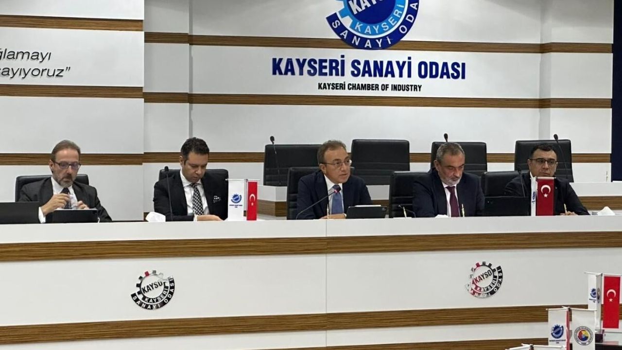 KAYSO’da Ekonomi Ve Finans Zirvesi: “Türkiye 4 saatlik uçuşla 2,5 milyarlık coğrafyaya mal satabilir”
