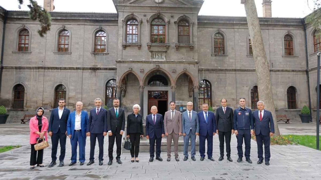 Büyükkılıç, Kayseri Kent Konseyi Başkanı Kösedağ ve yürütme kurulunu ağırladı!