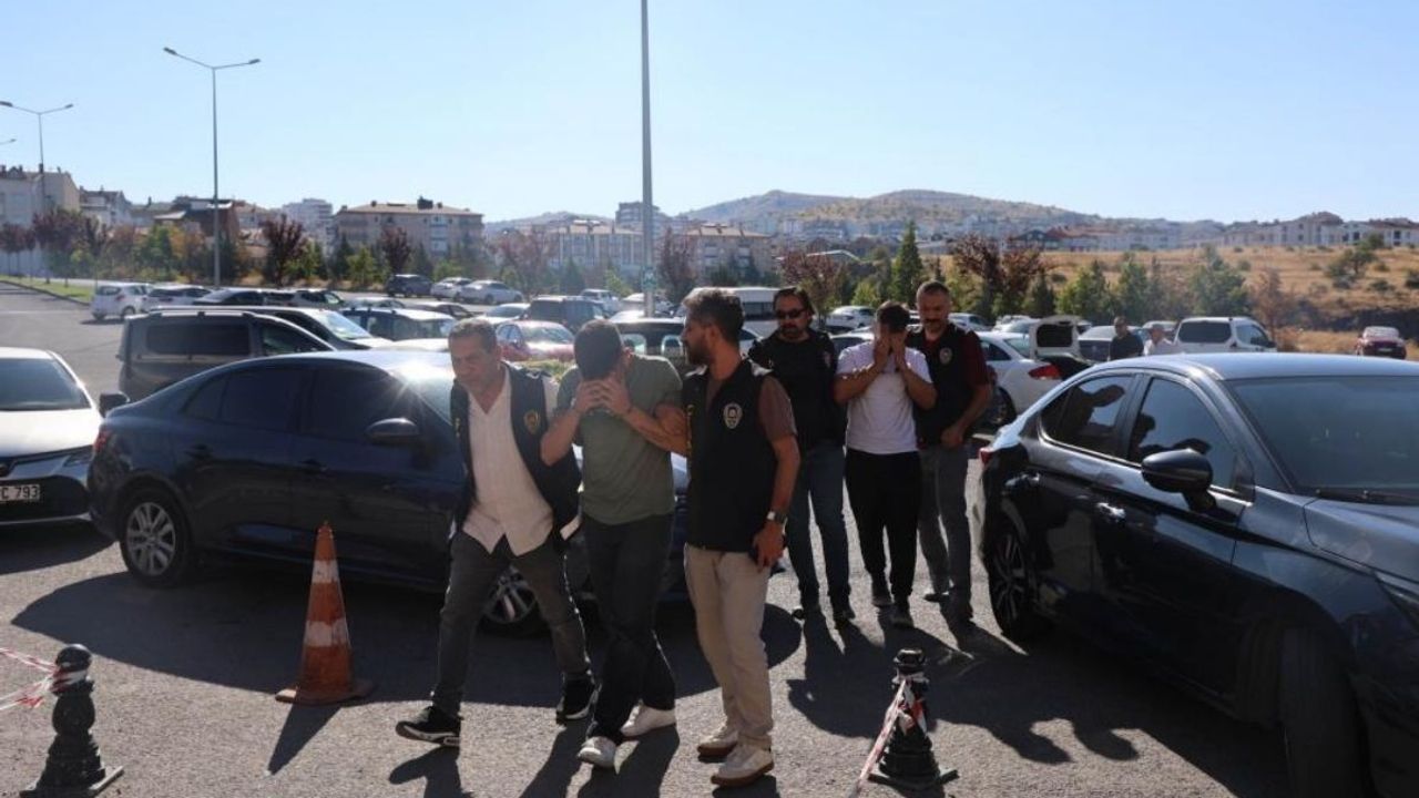 Nevşehir'de polisin durdurduğu araçtan cinayet şüphelileri çıktı