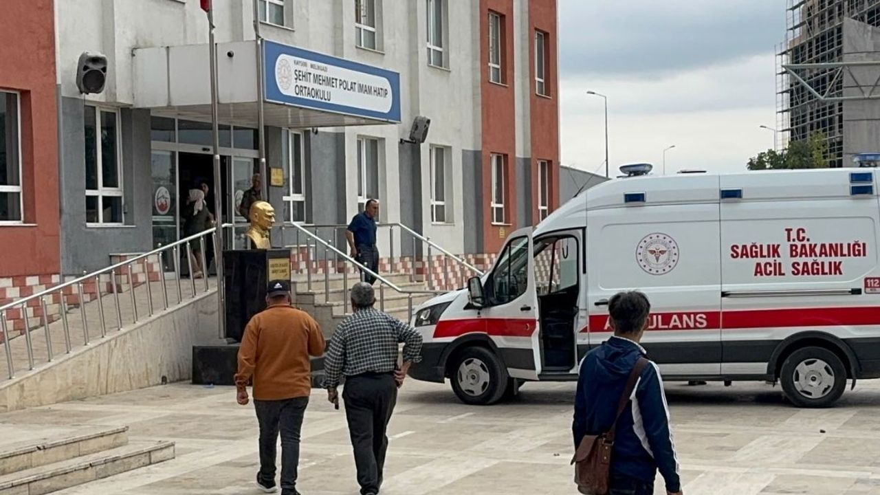 Kayseri’de çiğ köfte yiyen 9 öğrenci hastaneye kaldırıldı