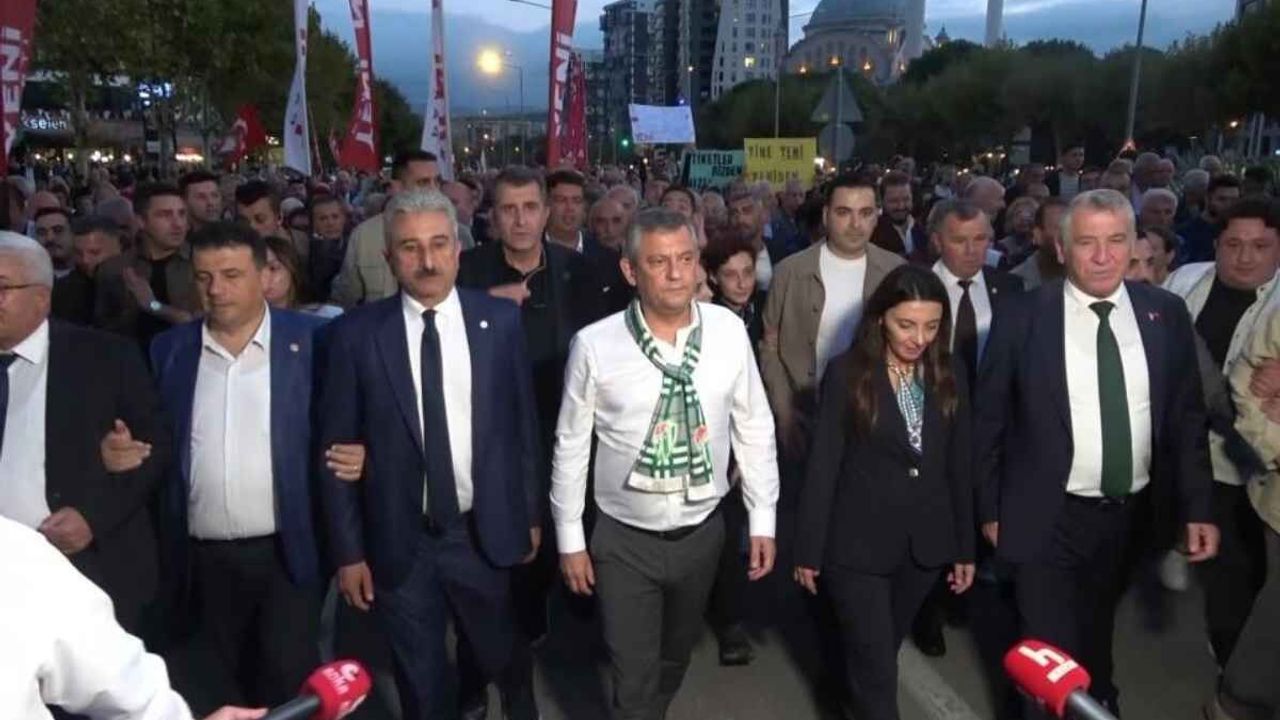 Özgür Özel: Arkadaşlarımızı satmayacağımızı söyledik