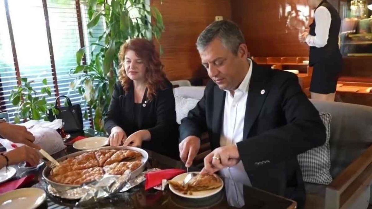 Özgür Özel’in geri çevirdiği börek bu kez masadaydı!