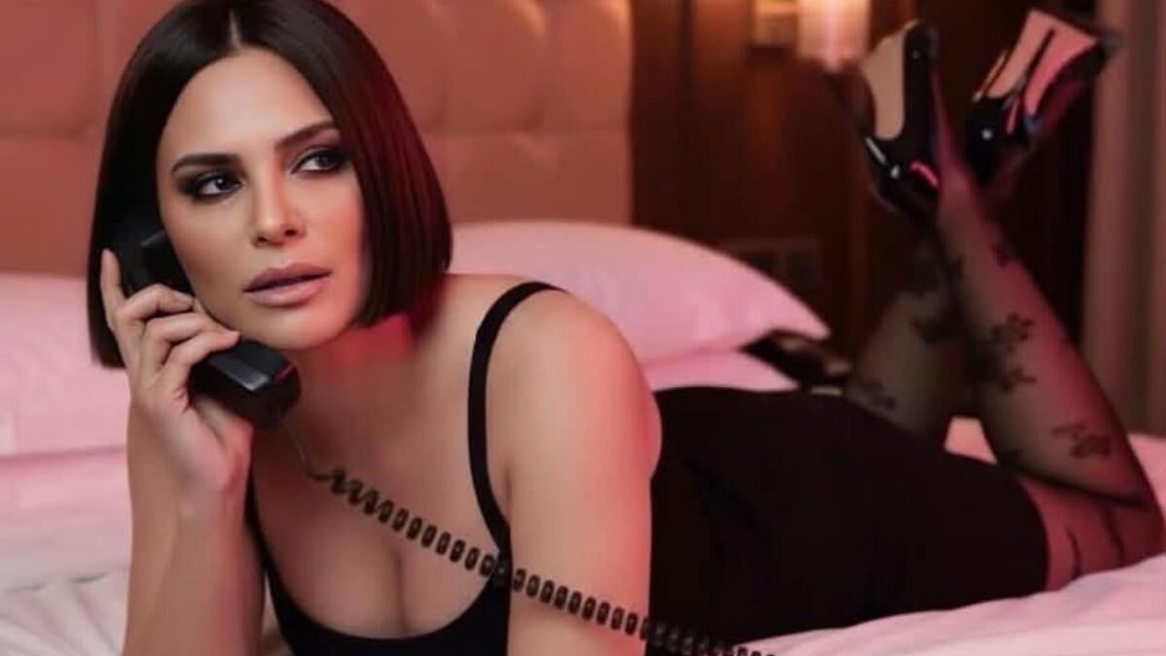 Kayserili ünlü şarkıcının ayak paylaşımı olay oldu!