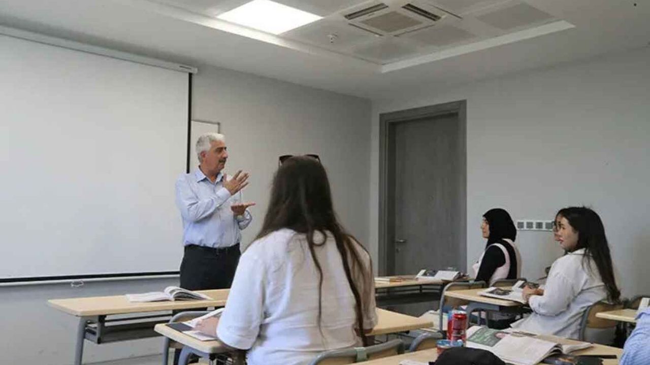 Yaklaşık 17 milyon öğrenci için ilk ders zili yarın çalacak