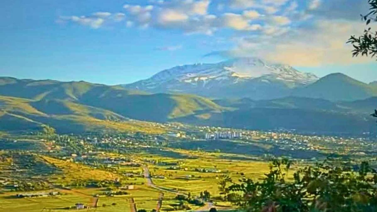 Kayseri’de turistler buraya gezmeye değil, uçmaya geliyor!