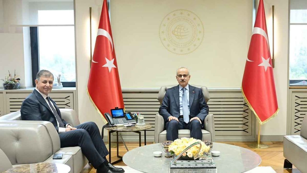Bakan Uraloğlu AK Parti saflarına geçen Cemil Tugay ile görüştü!