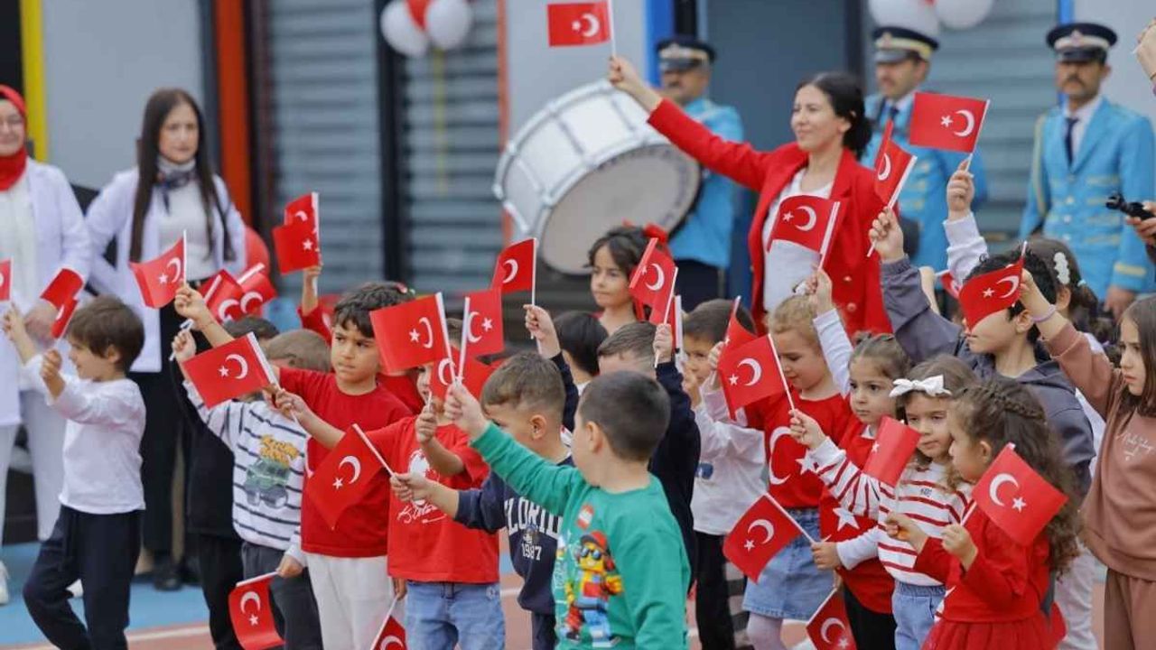 Kayseri’de çocuk kütüphanesinde Cumhuriyet coşkusu!