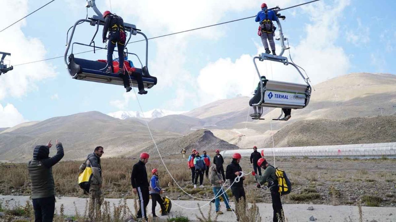 Erciyes'te zamanla yarış: Binlerce metre yükseklikte nefes kesen kurtarma provası!