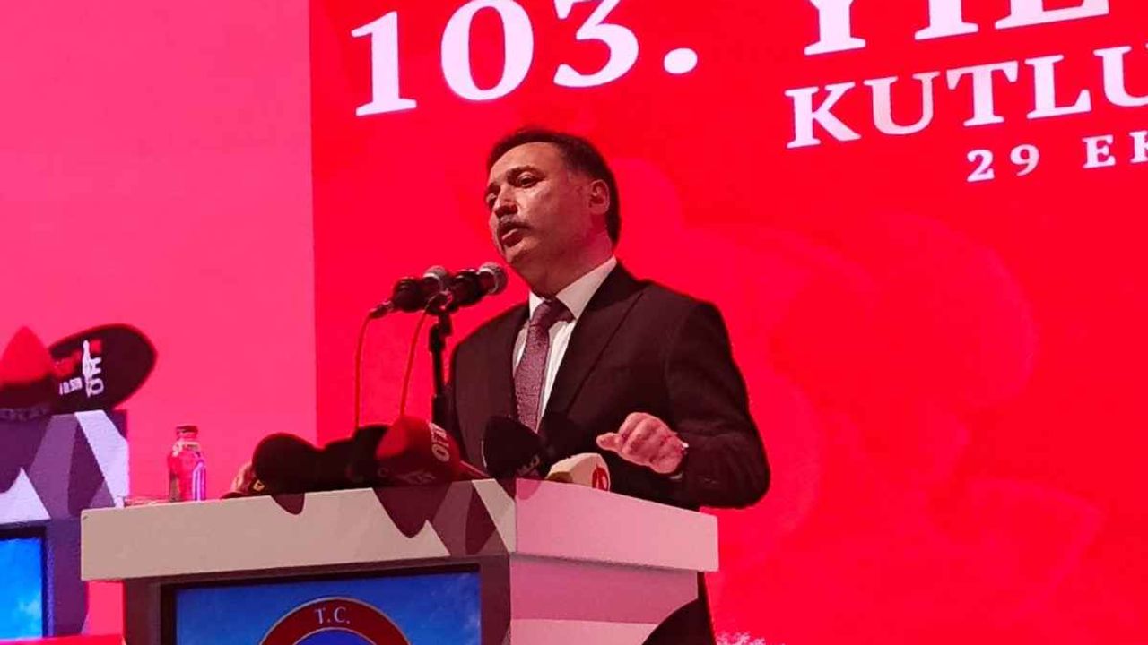 Kayseri’de 29 Ekim Cumhuriyet Bayram’ı Resepsiyonla birlikte coşkuyla kutlandı