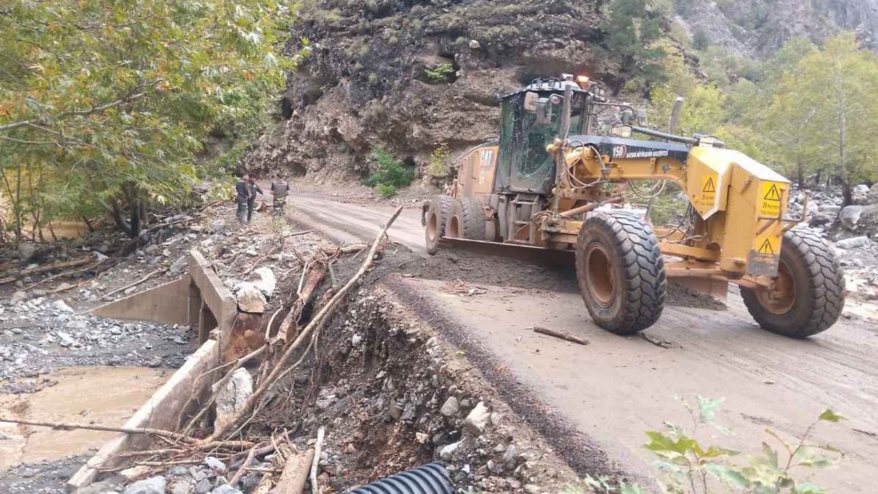Kayseri’de sel sonrası alarm: Yahyalı-Kapuzbaşı güzergâhına müdahale!