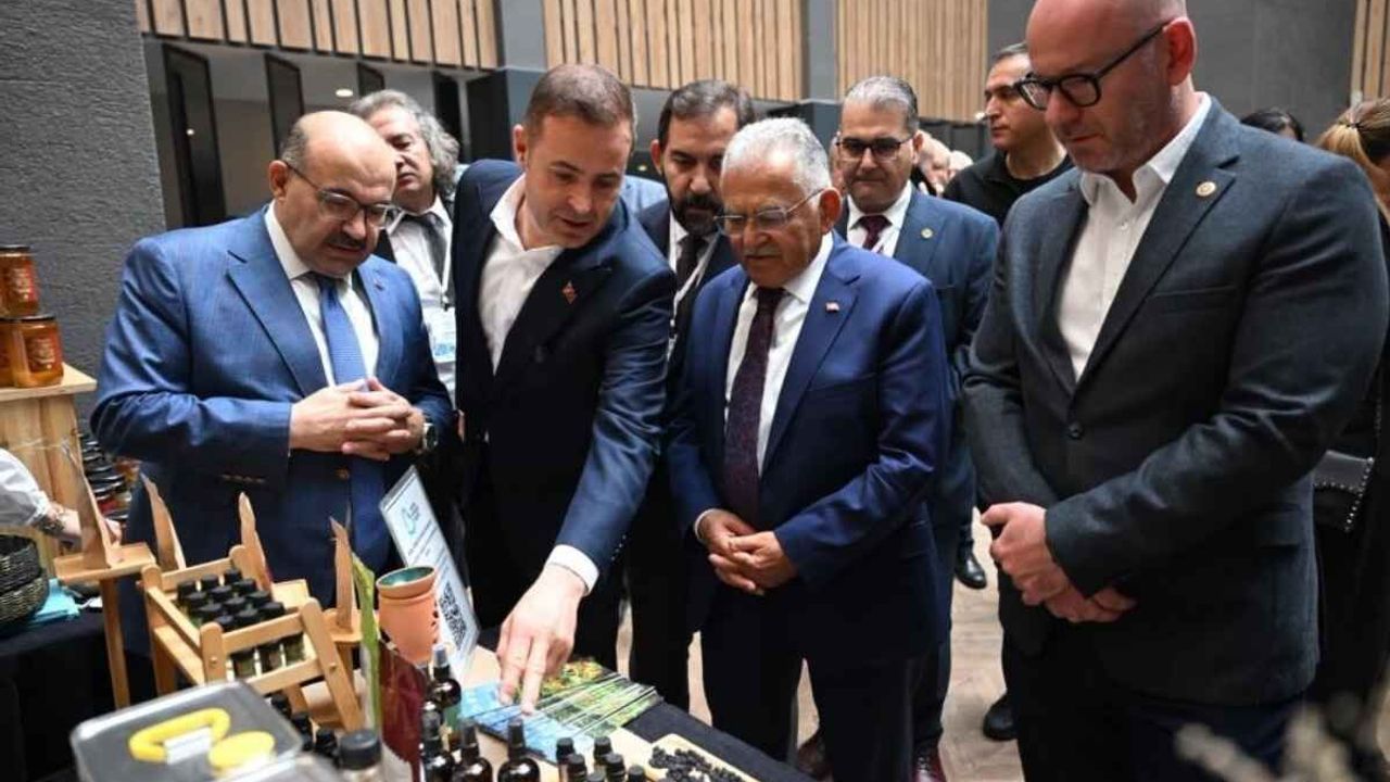 Kayseri-Balıkesir kardeşliği Türkiye Kent Konseyleri Birliği toplantısında öne çıktı