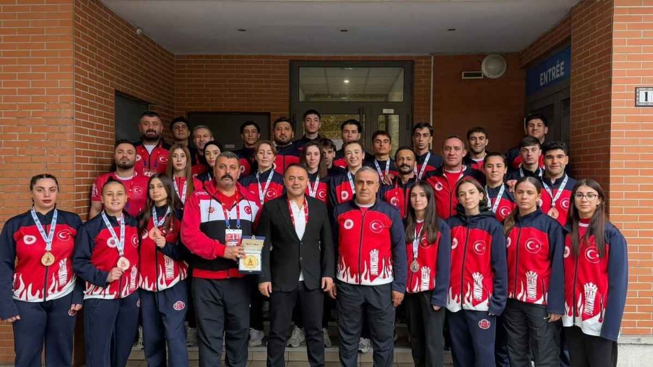 Kayserili sporculardan Paris'te madalya şov