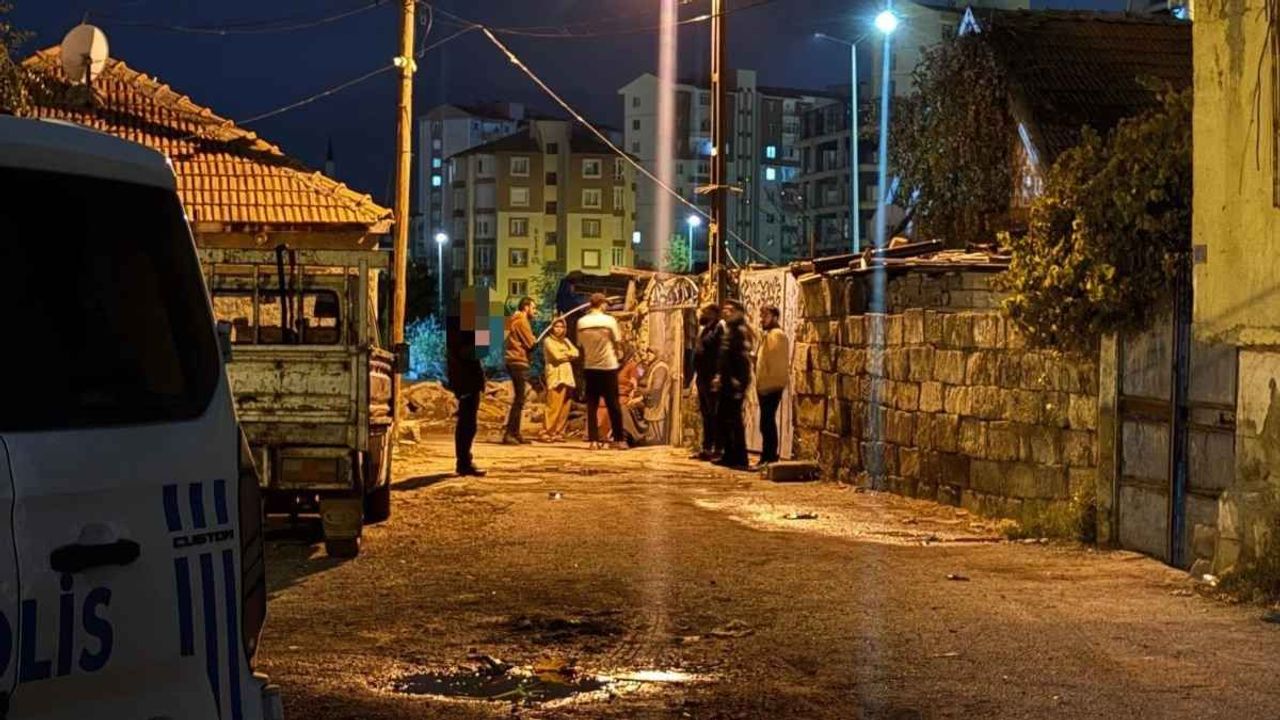 Kayseri’de priz tamir etmeye çalışan yabancı uyruklu genç elektrik akımına kapıldı