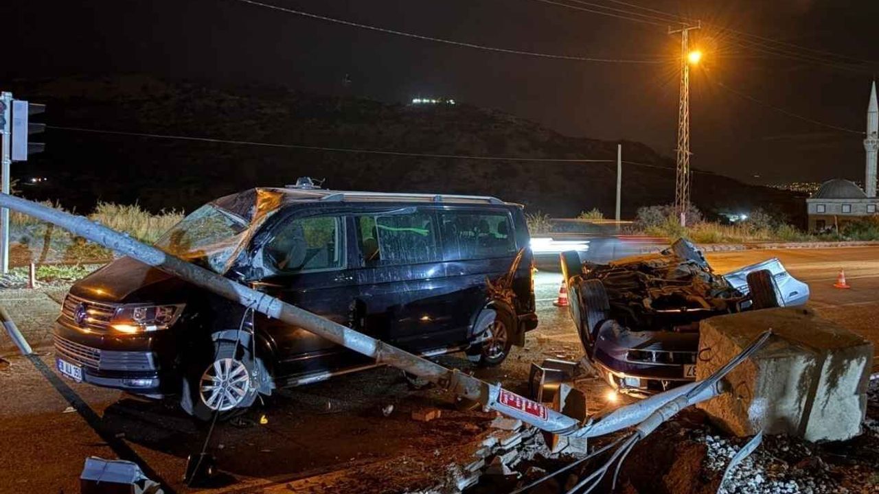 Kayseri'de takla atan otomobil minibüse çarparak durabildi: 2 yaralı