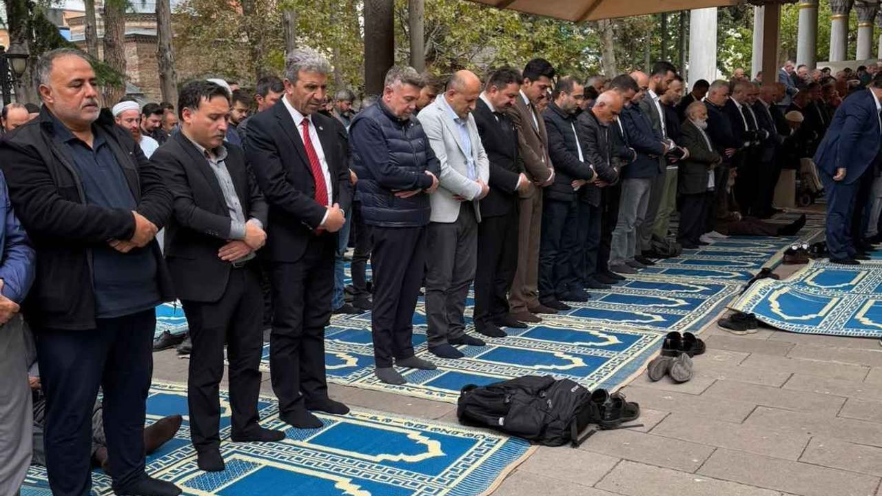 Kayseri Valisi Gökmen Çiçek'in babaannesi son yolculuğuna uğurlandı