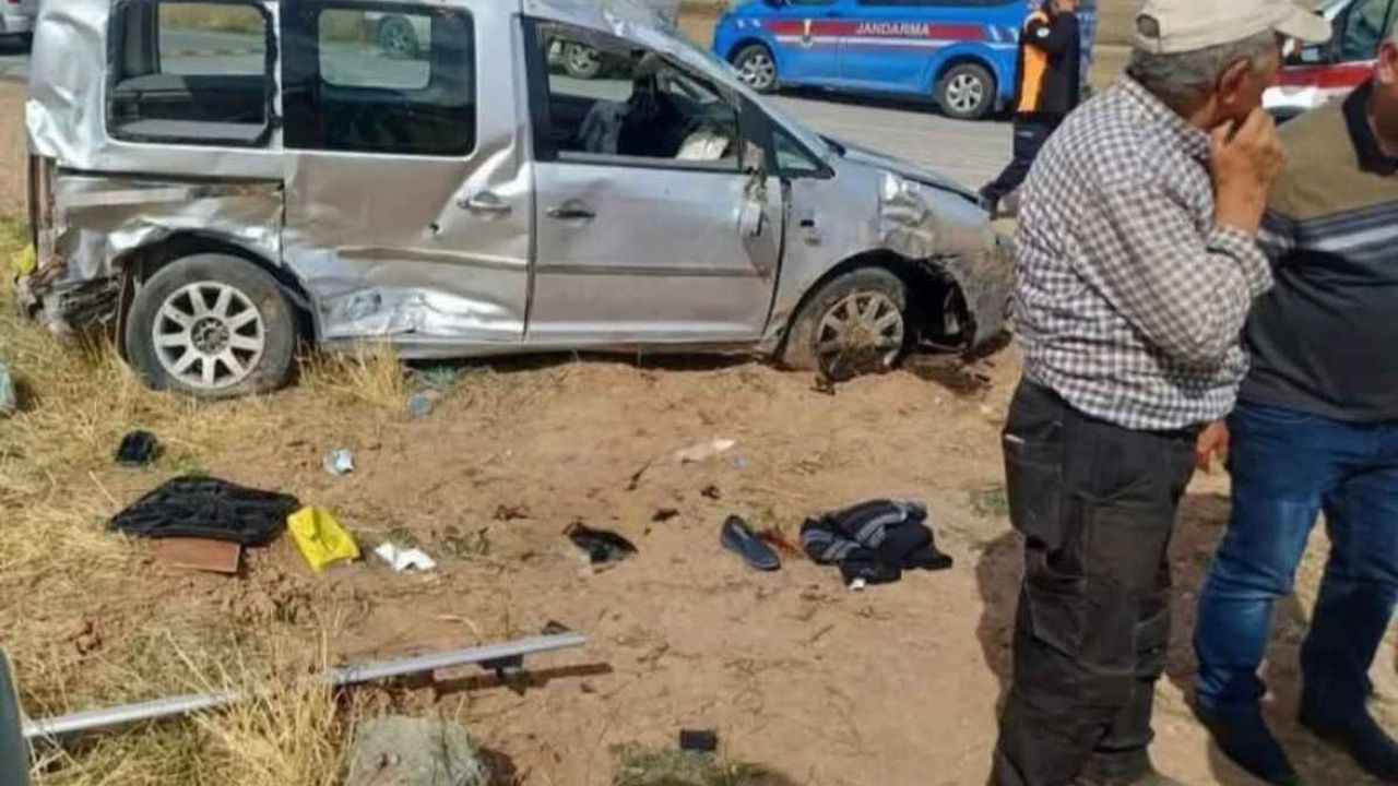 Kayseri’de otomobil ile hafif ticari araç çarpıştı! 1 ölü, 3 yaralı
